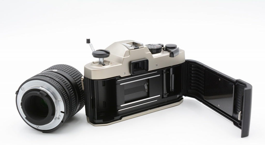 Nikon FM10 Digital SLR Camera Kit with Housing and AI Lens 35-70 mm F/3.5-4.8 Silver