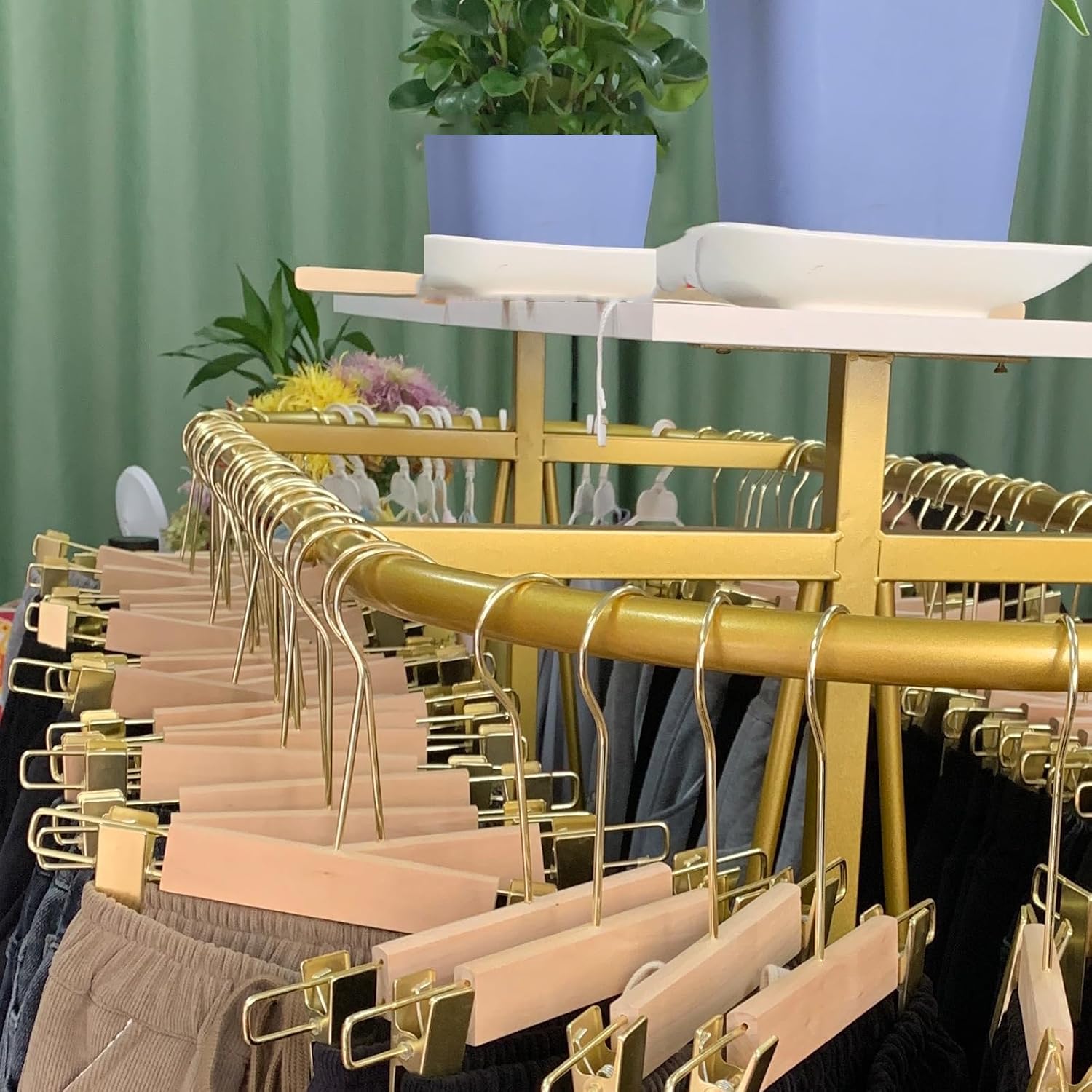 Round Clothing Rack, Commercial Floor Standing Clothes Hanging Rack, Oval Iron Clothing Hanging Rack, for Bedrooms Hanging Apparel, Boutiques Display, Laundry Room (Gold)