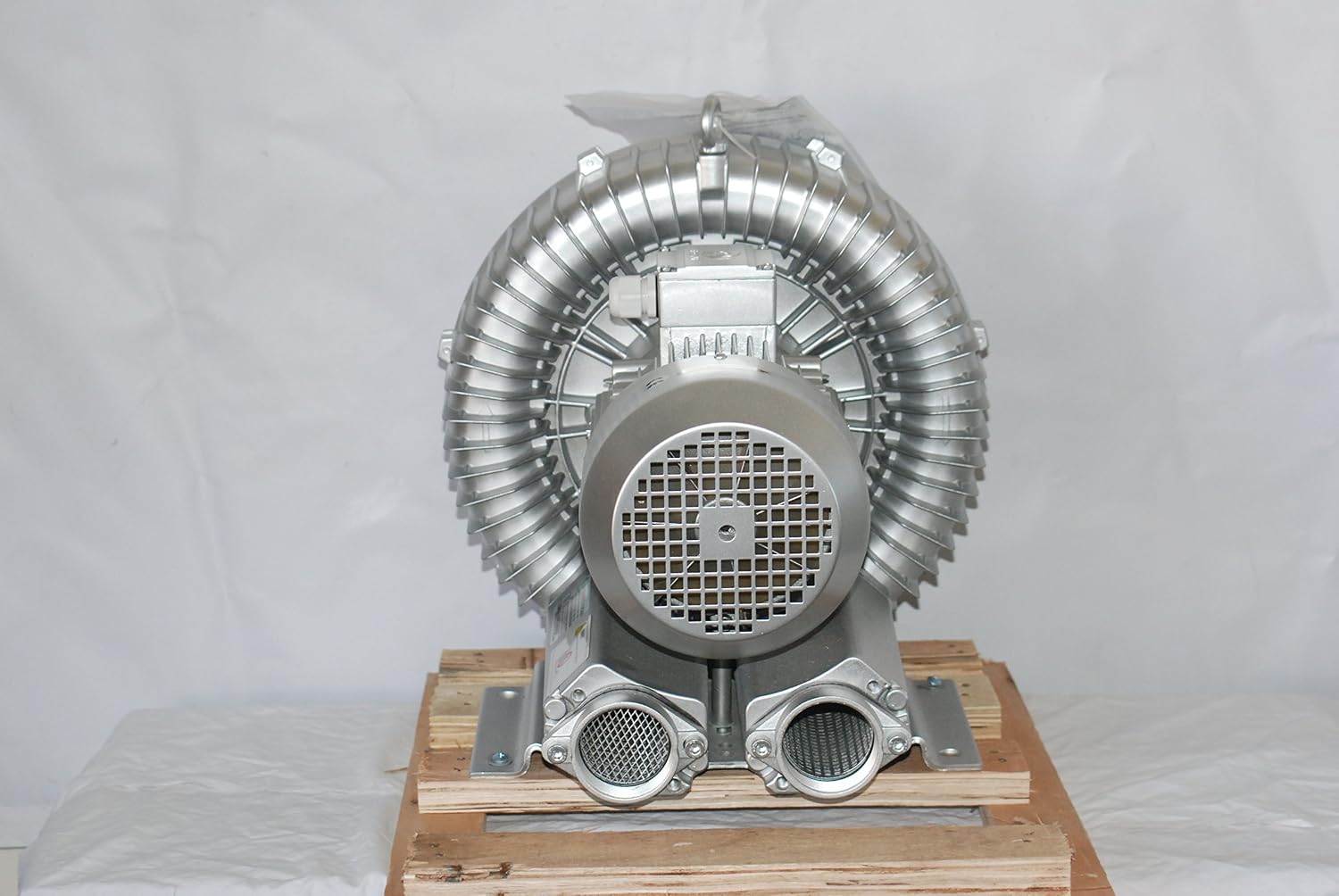 2.8 Hp Regenerative Blower 220V-480V,/3Phase, 221CFM, 60'H2O Press. Goorui-USA GHBH 002 34 1R7