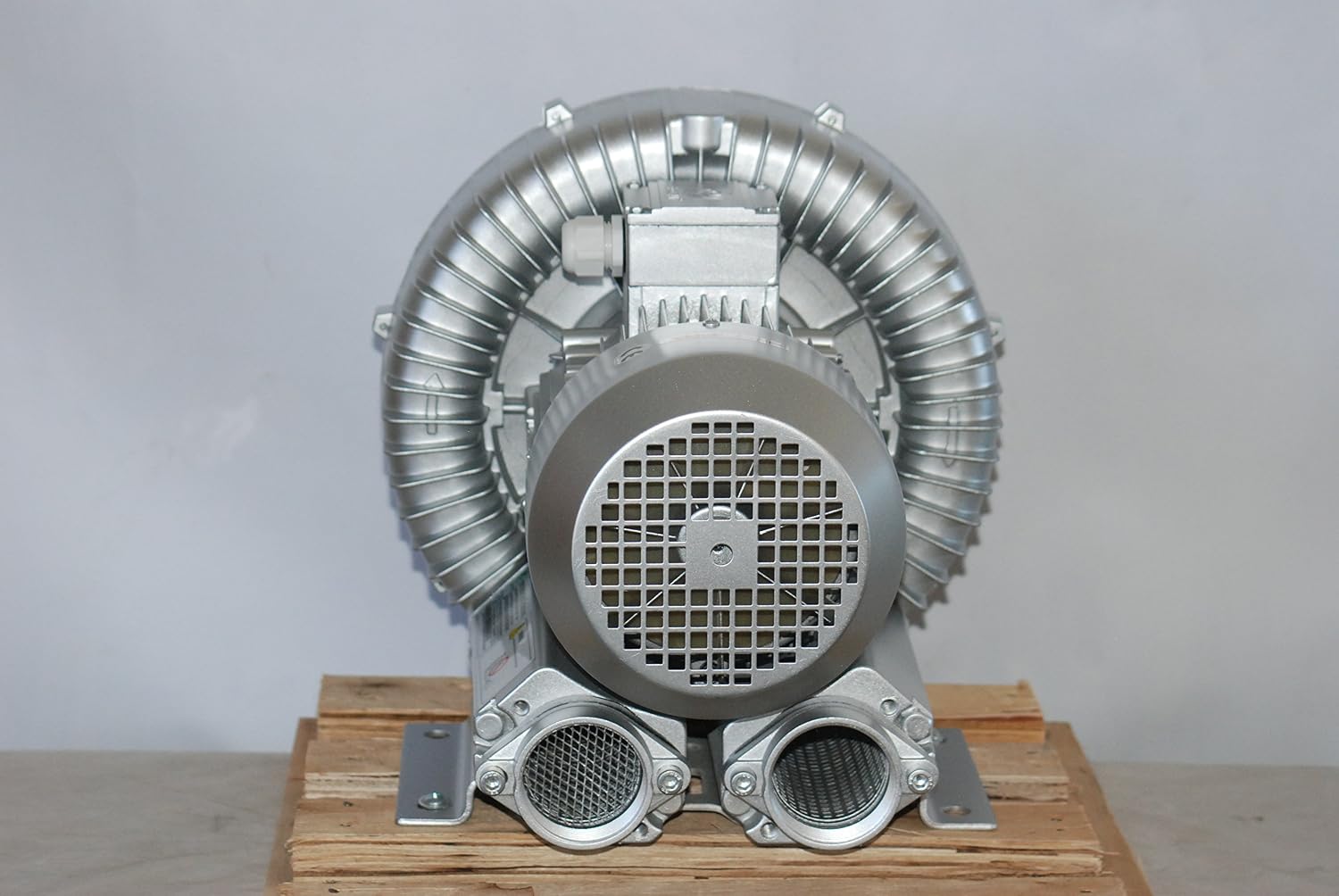 2.8 Hp Regenerative Blower 220V-480V/3Ph,150 Cfm, 84'H2O Max Press. Goorui-USA GHBH 002 34 1R5