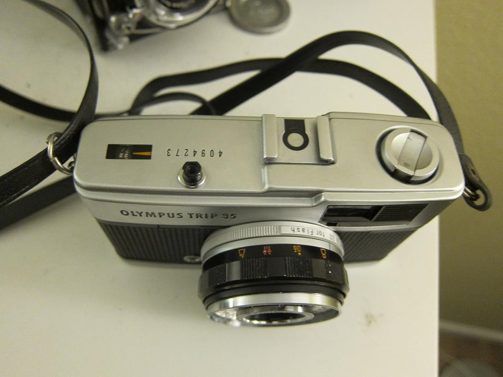 OLYMPUS Trip 35mm Film Point & Shoot Camera Half Frame (Renewed)