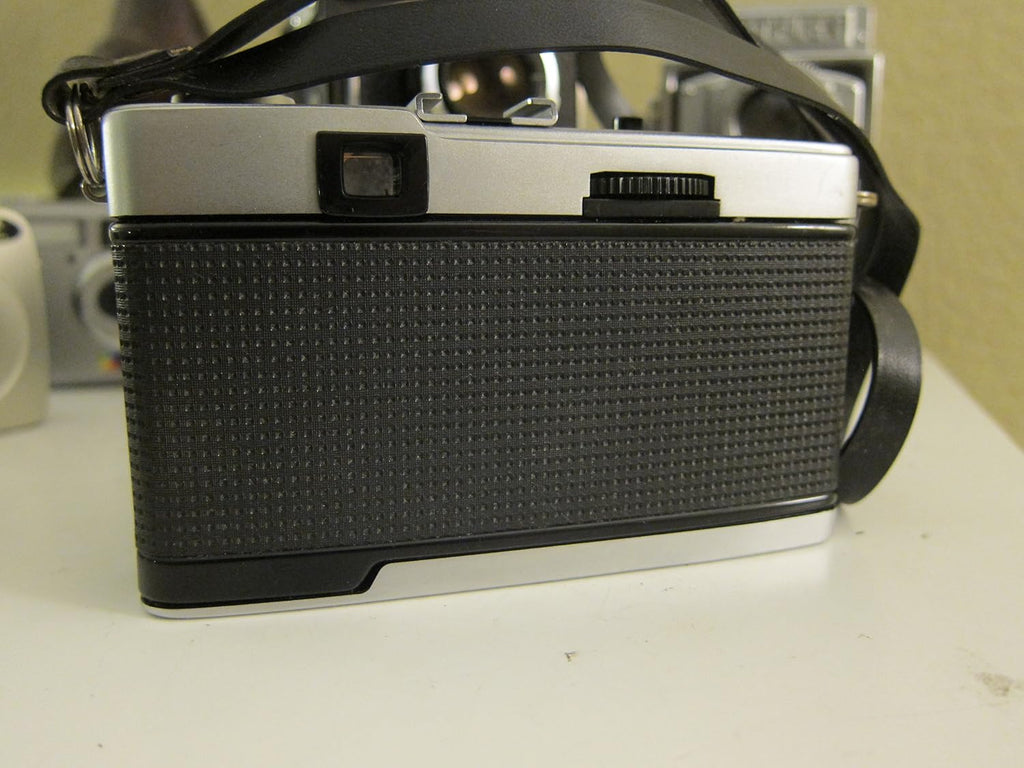 OLYMPUS Trip 35mm Film Point & Shoot Camera Half Frame (Renewed)
