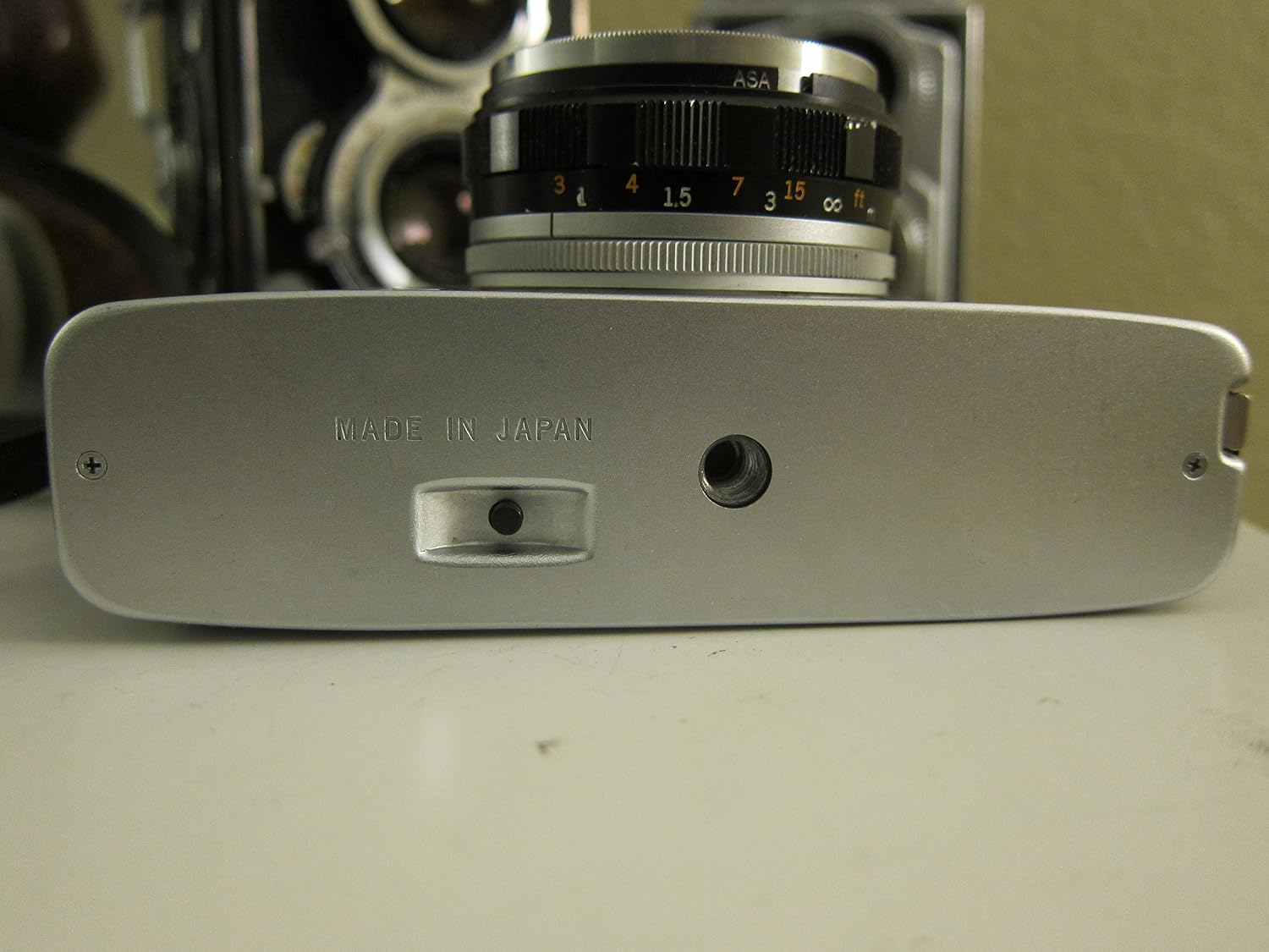 OLYMPUS Trip 35mm Film Point & Shoot Camera Half Frame (Renewed)