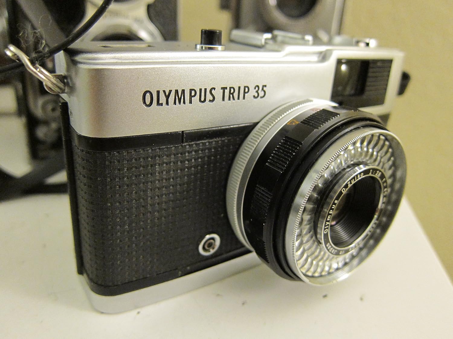 OLYMPUS Trip 35mm Film Point & Shoot Camera Half Frame (Renewed)