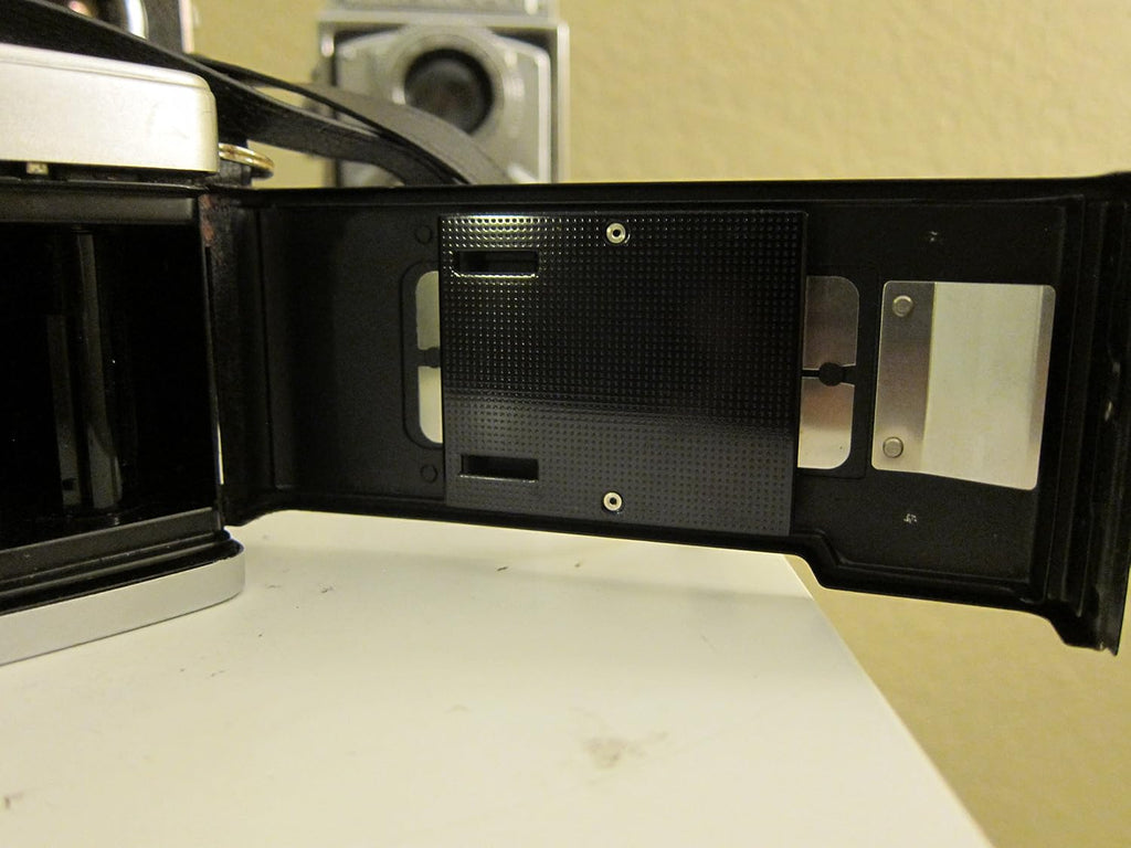 OLYMPUS Trip 35mm Film Point & Shoot Camera Half Frame (Renewed)